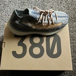 Yeezy sz 10 boost 380 color Mist